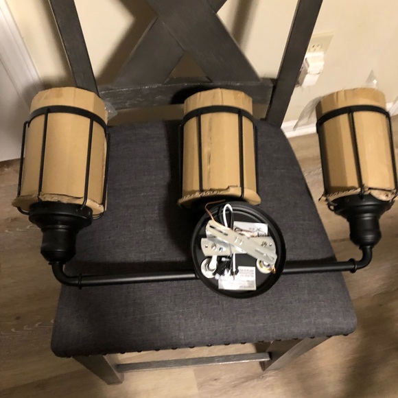 Ceiling lighting - Picture 4 of 9